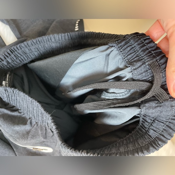 New Balance Men's ankle zip Black athletic Pants - Picture 16 of 16